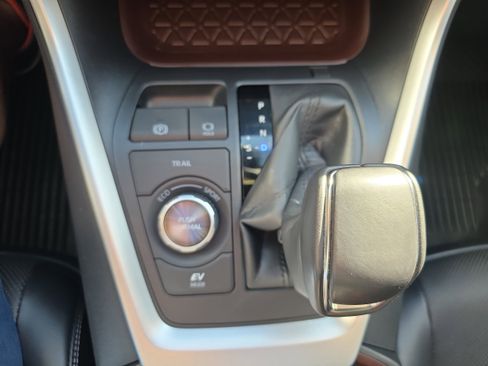 Used 2023 Toyota RAV4 Limited AWD/4WD image 22