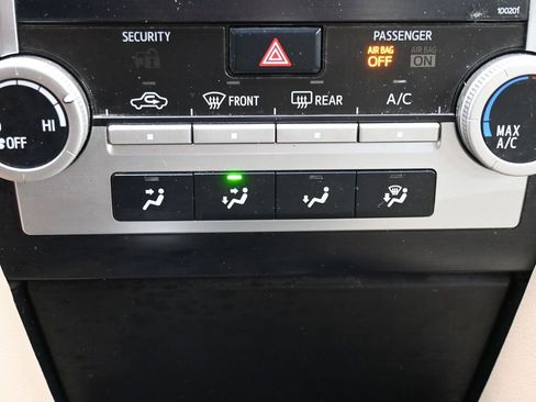 Used 2014 Toyota Camry LE image 24