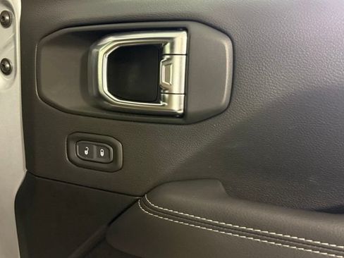 Used 2023 Jeep Wrangler Unlimited Sahara w/ Cold Weather Group AWD/4WD image 30