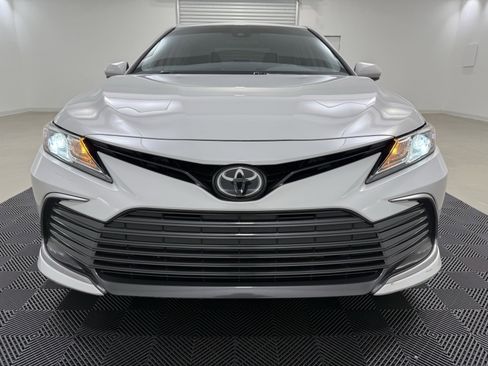 Used 2022 Toyota Camry LE image 2