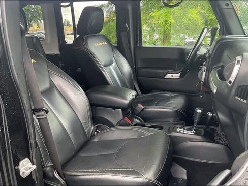 Used 2015 Jeep Wrangler Unlimited Sahara w/ Connectivity Group AWD/4WD image 7