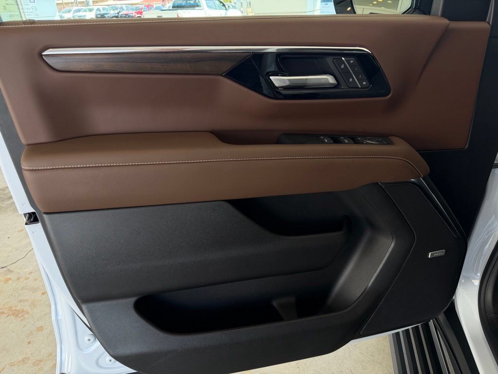 New 2026 Chevrolet Tahoe High Country AWD/4WD image 11