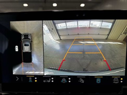 Used 2023 Chevrolet Silverado 1500 ZR2 w/ Technology Package AWD/4WD image 10