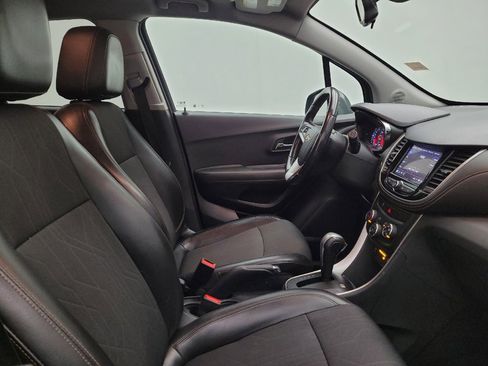 Used 2018 Chevrolet Trax LT w/ LT Convenience Package AWD/4WD image 21