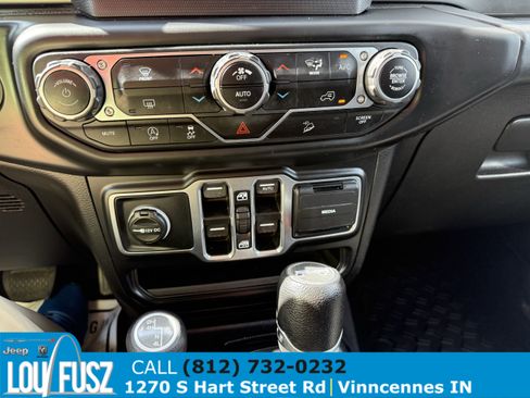 Used 2018 Jeep Wrangler Unlimited Sahara image 21