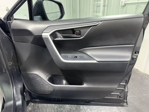 Used 2022 Toyota RAV4 LE image 11