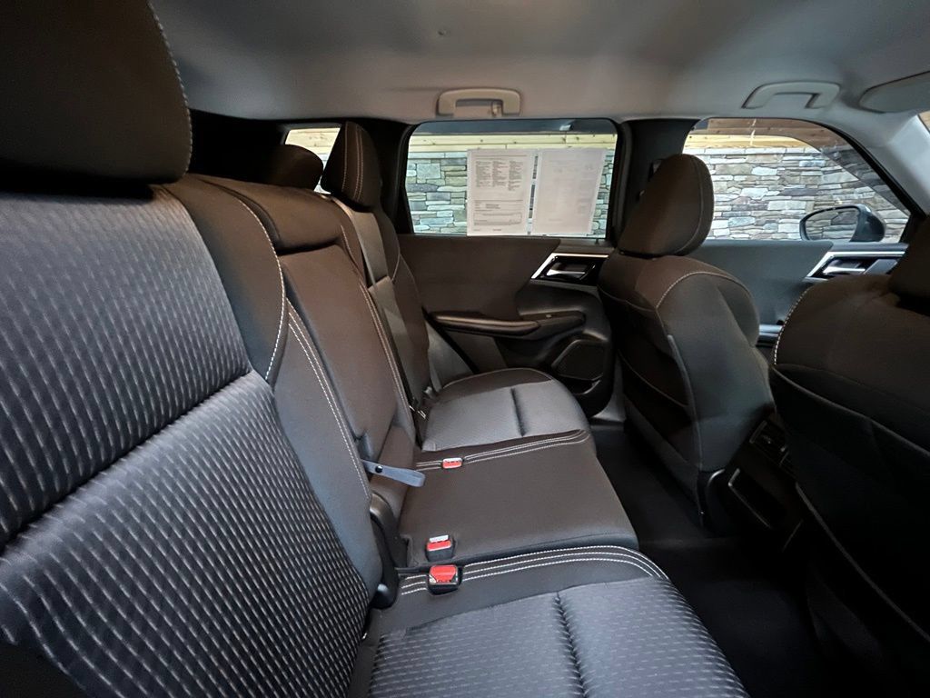Used 2022 Mitsubishi Outlander ES AWD/4WD image 46