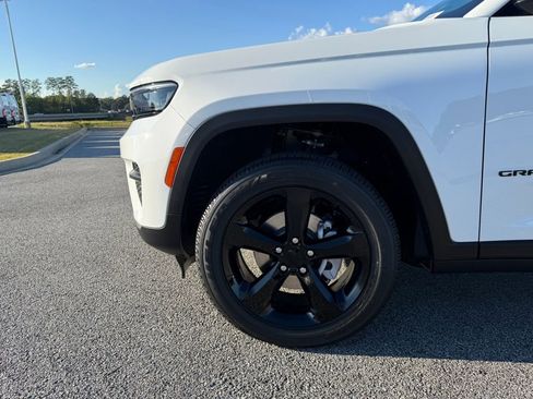 New 2025 Jeep Grand Cherokee Altitude image 27