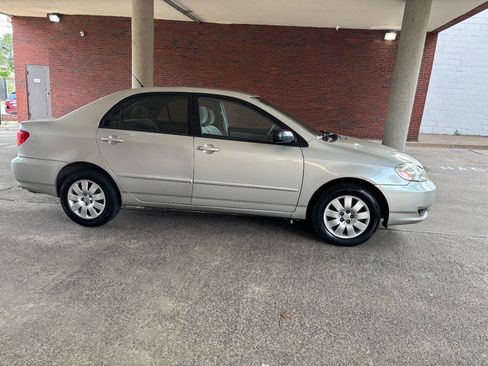 Used 2004 Toyota Corolla LE w/ Preferred Accessory Pkg FWD image 4
