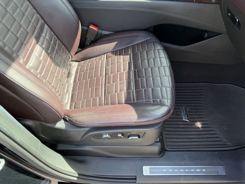 Used 2021 Cadillac Escalade ESV Sport Platinum image 17