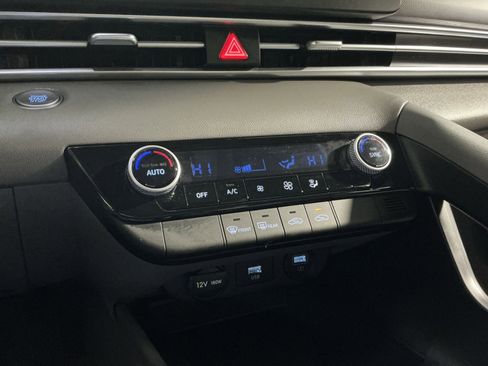 Used 2023 Hyundai Elantra SEL image 28