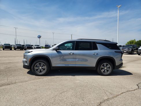 New 2026 Chevrolet Traverse LT FWD image 3