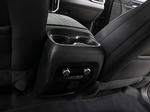 Used 2025 GMC Acadia Elevation w/ Elevation Premium Package AWD/4WD image 25