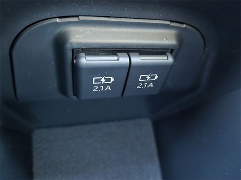 Used 2019 Toyota RAV4 XLE Premium image 23