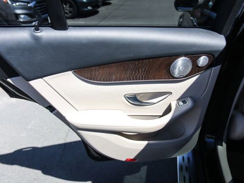 Used 2020 Mercedes-Benz GLC 300 4MATIC image 38