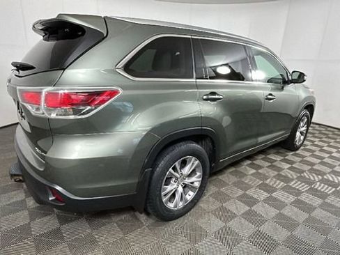 Used 2015 Toyota Highlander XLE AWD/4WD image 3
