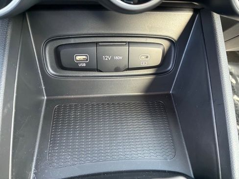 Used 2025 Hyundai Venue SE image 36