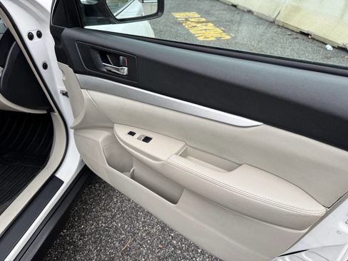 Used 2011 Subaru Outback 2.5i Premium image 13