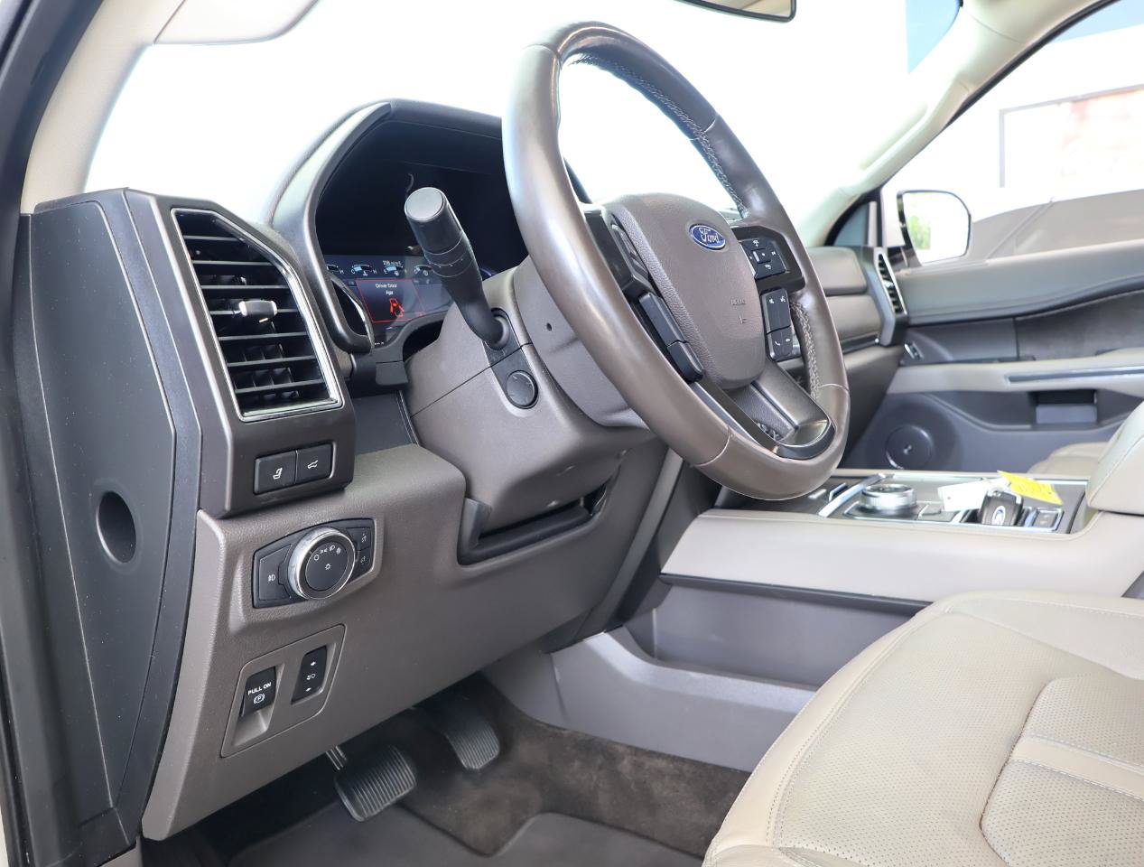 Used 2018 Ford Expedition Limited w/ Equipment Group 302A RWD image 32