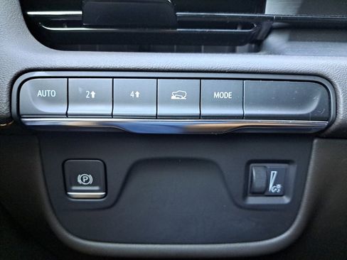 Used 2022 Cadillac Escalade Premium Luxury image 32