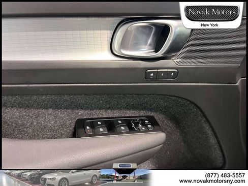 Used 2022 Volvo XC40 T5 Momentum w/ Premium Package AWD/4WD image 17