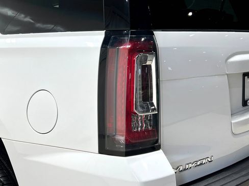 Used 2019 GMC Yukon SLT AWD/4WD image 37