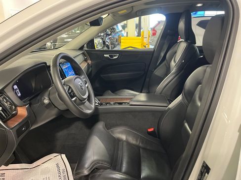 Certified 2024 Volvo XC60 B5 Ultimate w/ Protection Package Premier AWD/4WD image 11