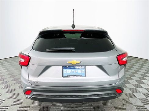 Certified 2025 Chevrolet Trax LS image 9