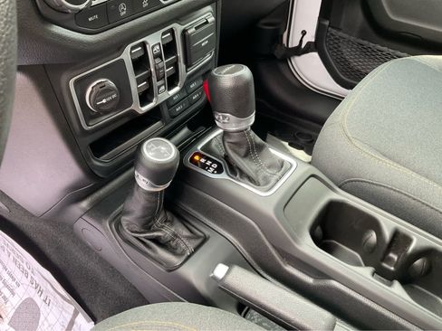Used 2025 Jeep Gladiator Sport AWD/4WD image 22