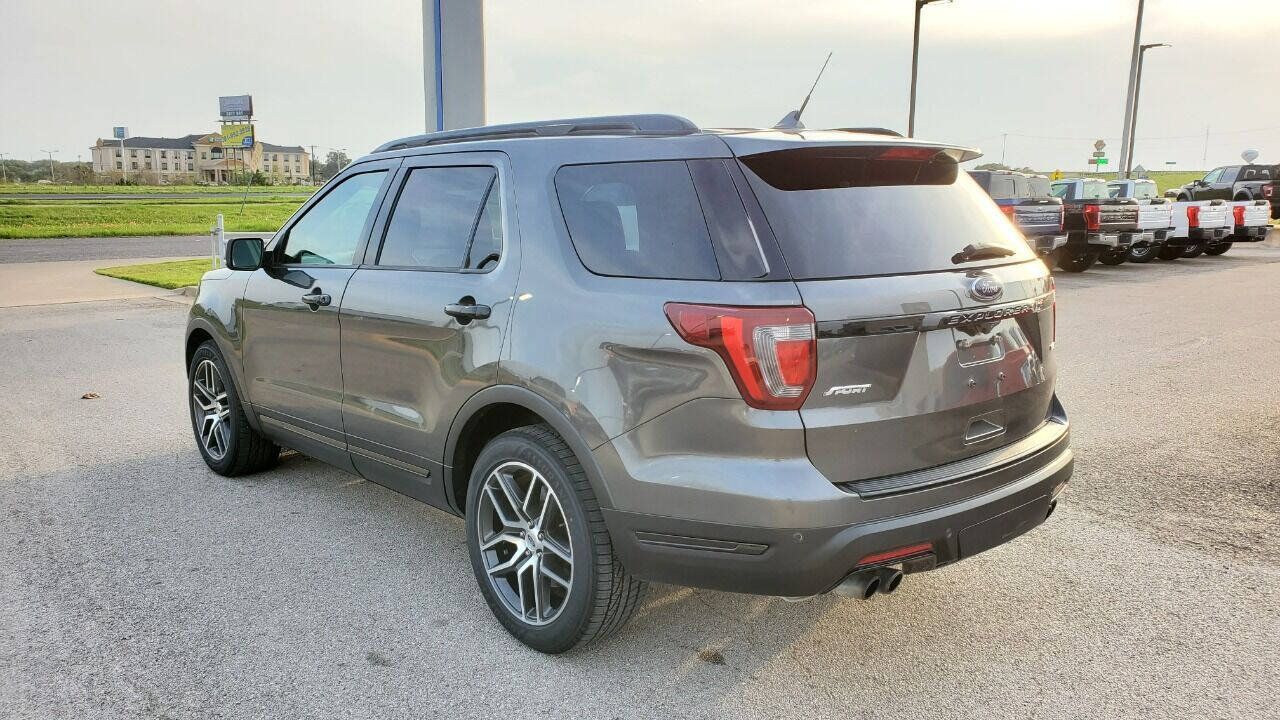Used 2018 Ford Explorer Sport w/ Equipment Group 401A AWD/4WD image 9