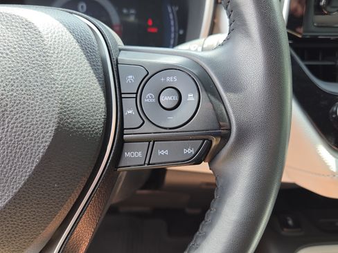 Used 2025 Toyota Corolla XSE FWD image 28