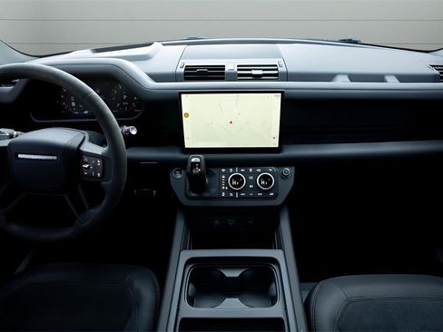 Used 2023 Land Rover Defender 110 V8 image 25