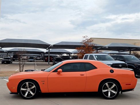 Used 2014 Dodge Challenger R/T image 4