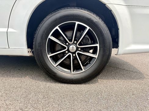 Used 2018 Dodge Grand Caravan GT FWD image 38