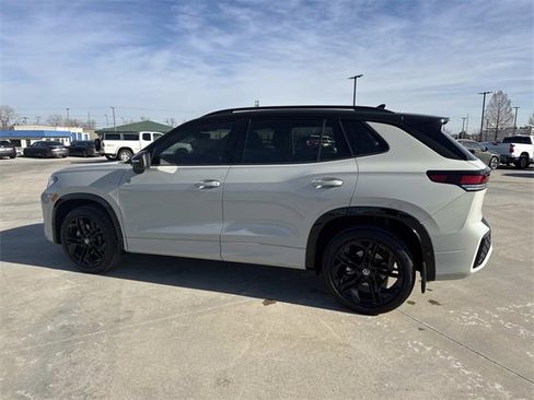 New 2026 Volkswagen Tiguan SE R-Line image 7