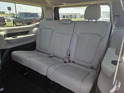 Used 2022 Jeep Wagoneer Series III w/ Premium Group I AWD/4WD image 19