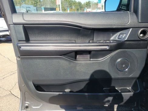 Used 2020 Ford Expedition XLT w/ Equipment Group 202A AWD/4WD image 17