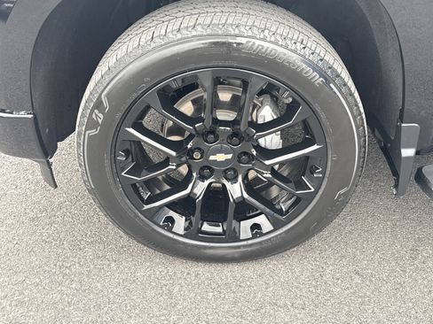 Used 2024 Chevrolet Silverado 1500 High Country w/ High Country Premium Package AWD/4WD image 10