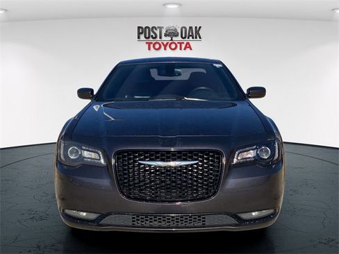 Used 2015 Chrysler 300 S image 2