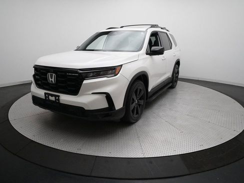 Certified 2025 Honda Pilot Black Edition image 31