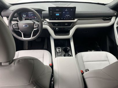 New 2027 Ford Explorer Platinum w/ 3.0L Ultimate Package