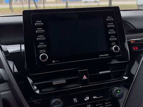 Used 2021 Toyota Camry SE image 30