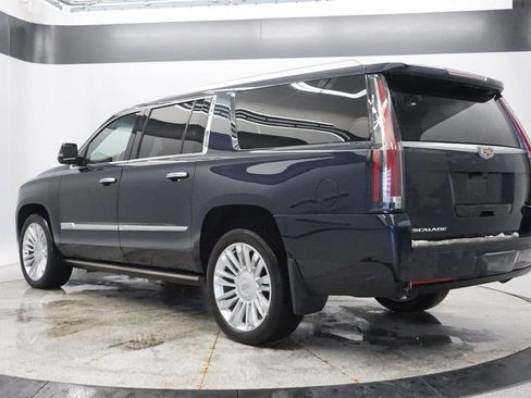 Used 2017 Cadillac Escalade ESV Platinum image 3