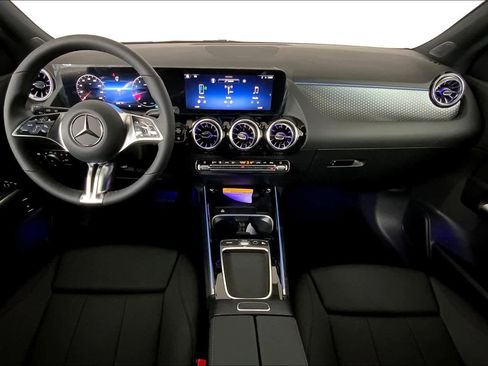 New 2025 Mercedes-Benz GLA 250 4MATIC image 8
