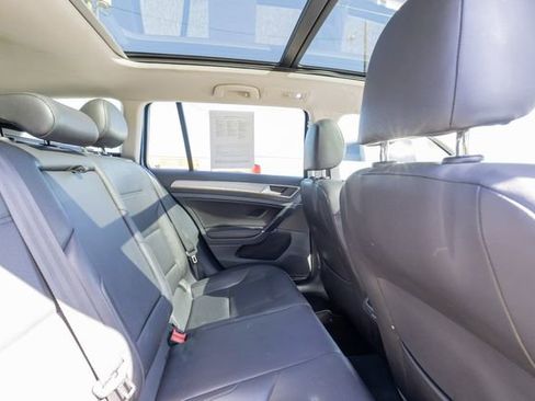 Used 2015 Volkswagen Golf SE w/ Lighting Package FWD image 17