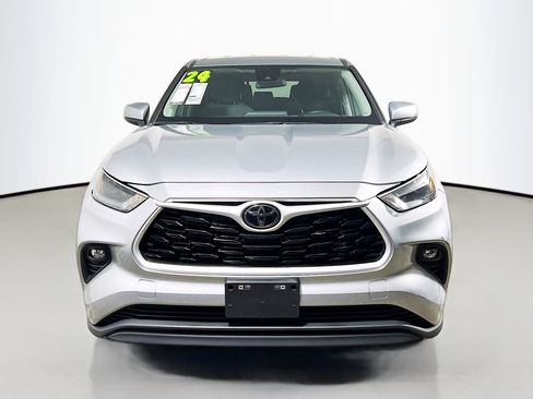 Used 2024 Toyota Highlander LE image 12