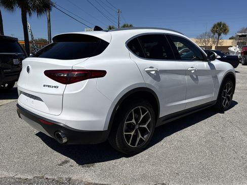Used 2019 Alfa Romeo Stelvio Ti image 5