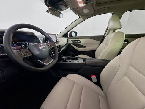 Used 2025 Nissan Rogue SV w/ SV Premium Package FWD image 21