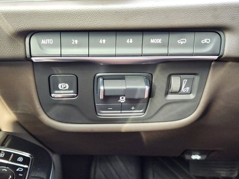 Certified 2025 Cadillac Escalade Premium Luxury w/ Touring Package AWD/4WD image 20