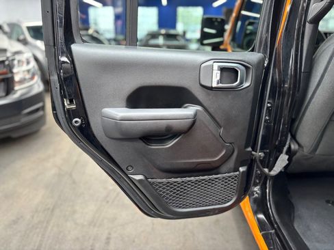 Used 2024 Jeep Wrangler Unlimited w/ Convenience Group AWD/4WD image 12